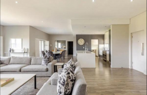 Experience the Best of Sandton Luxury 3 Bedroom Penthouse with Spectacular Views